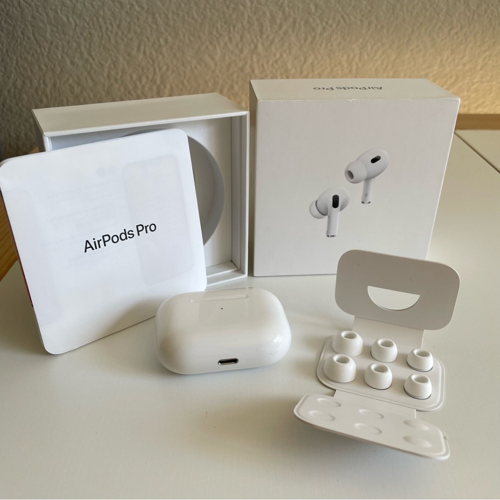 Apple AirPods Pro - Gen 1